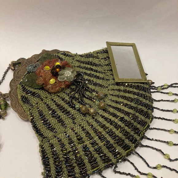 WAYNE KLESKI GREEN BEADED PURSE - Picture 5 of 13
